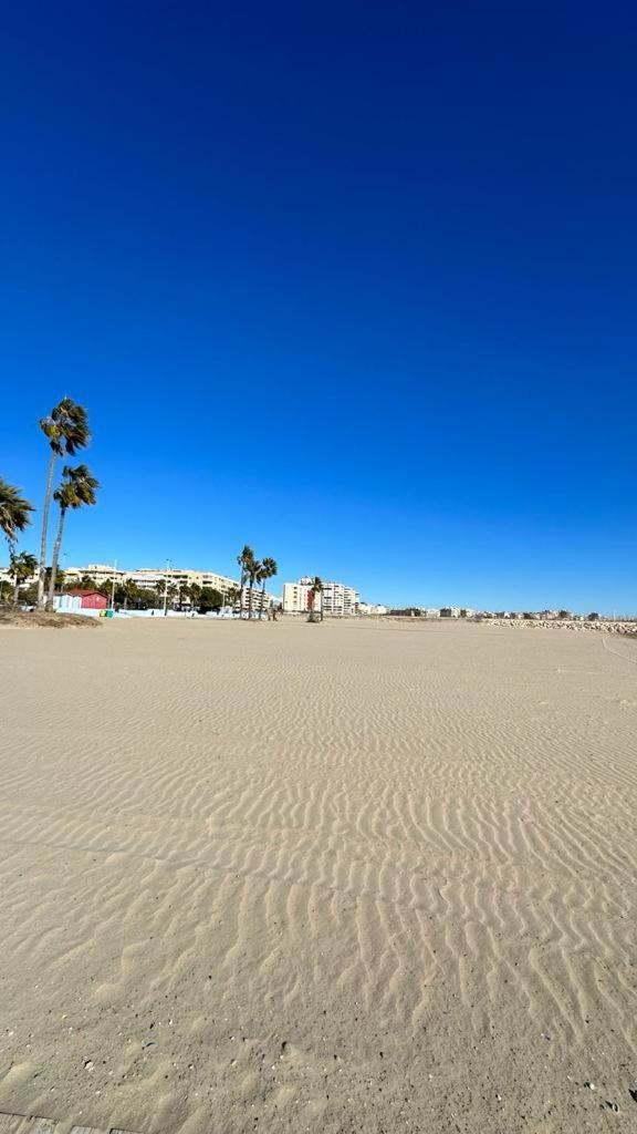 Playa De Los Naufragos Cozy Apartment With Pool Torrevieja Bagian luar foto