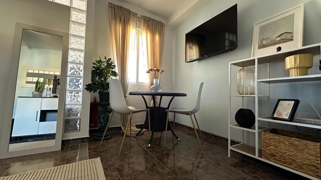 Playa De Los Naufragos Cozy Apartment With Pool Torrevieja Bagian luar foto
