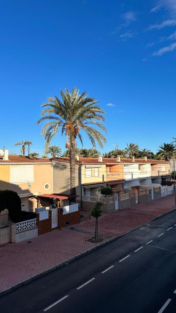 Playa De Los Naufragos Cozy Apartment With Pool Torrevieja Bagian luar foto