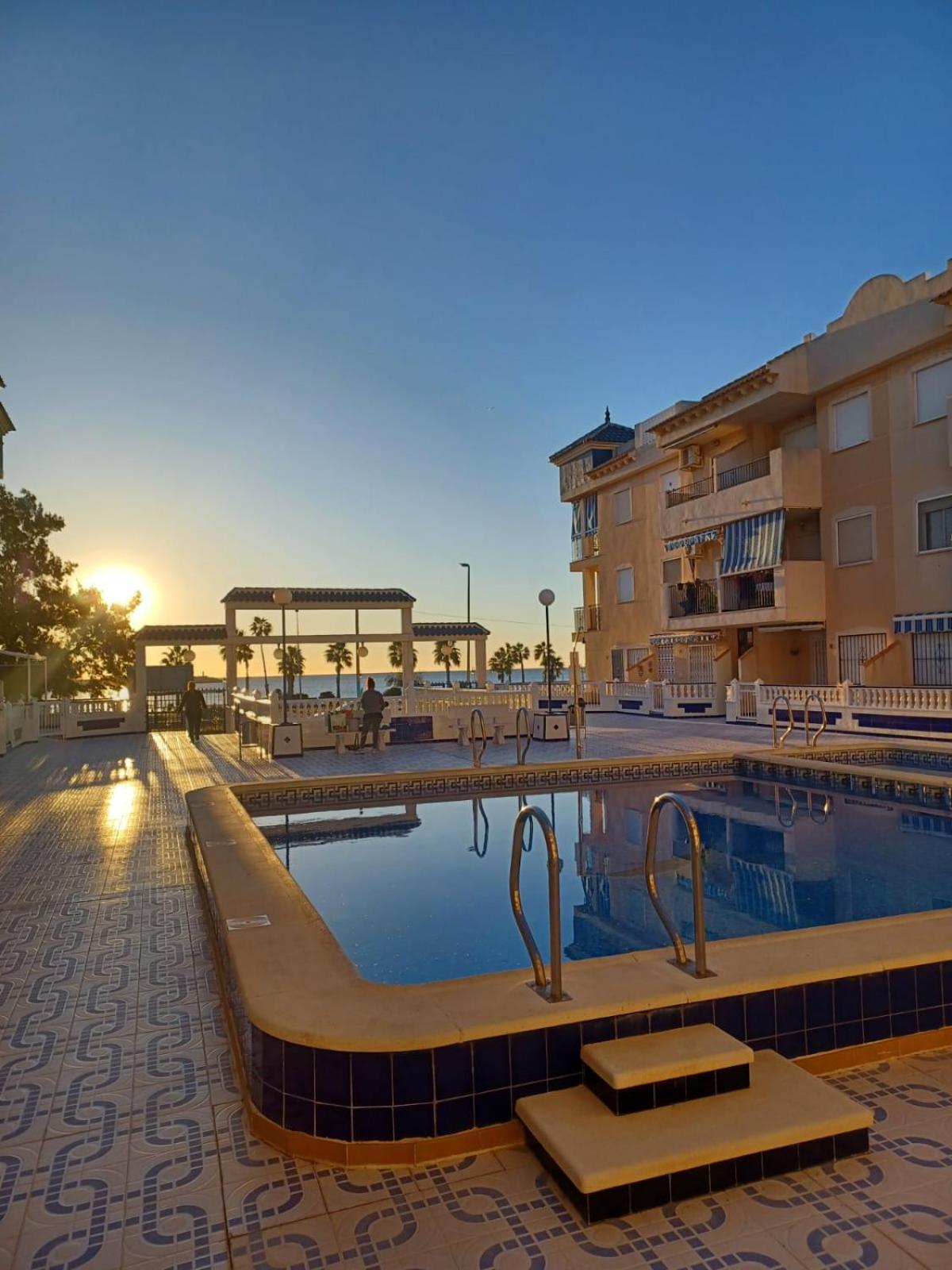 Playa De Los Naufragos Cozy Apartment With Pool Torrevieja Bagian luar foto